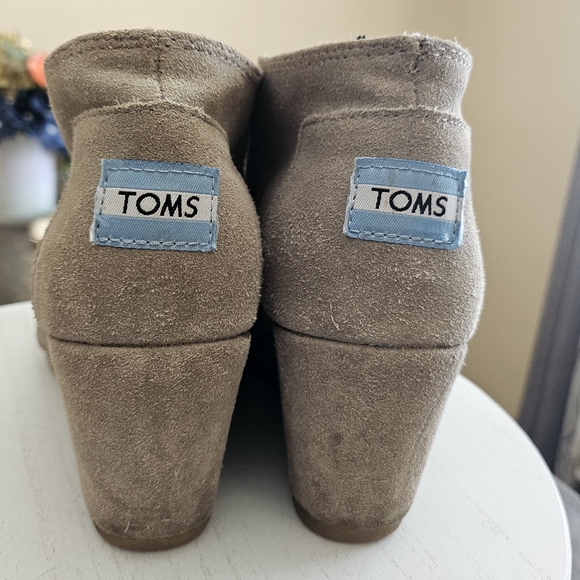 Toms Ankle Booties Beige/Tan Suede Leather DESERT WEDGE Lace Up  Size  6 - Picture 6 of 8